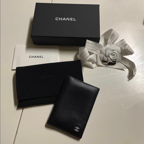 Chanel bi fold mini card holder - Picture 1 of 5